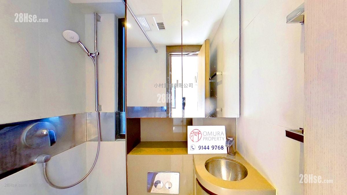 bathroom: Star Studios Rental Studio , 1 Bathroom 142 ft²