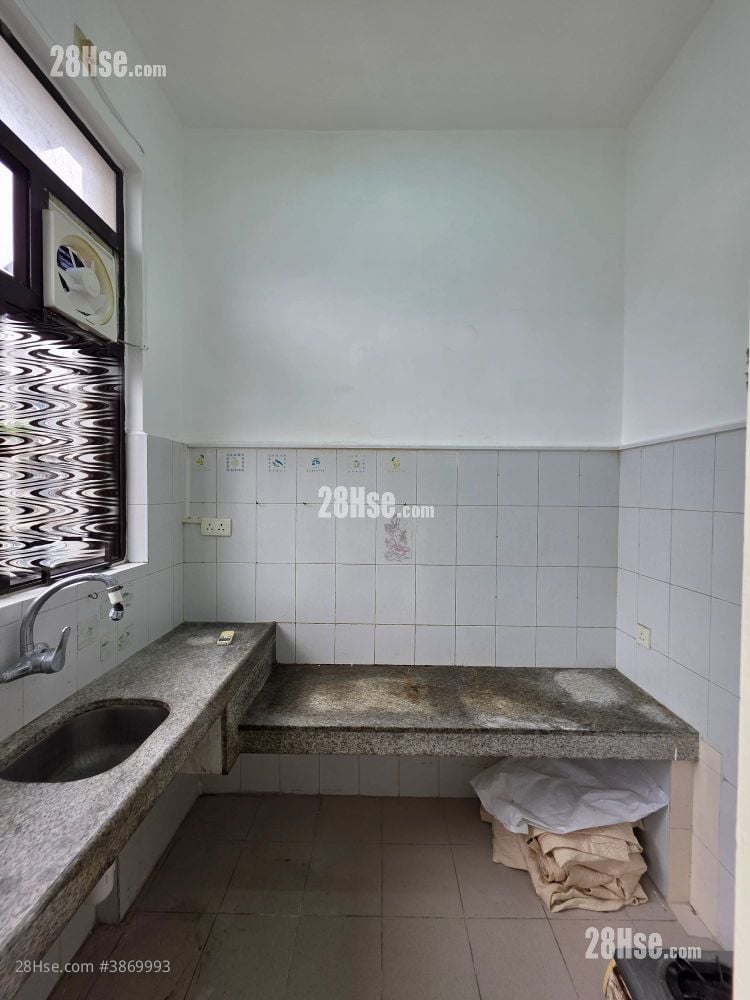 Sai Kung Apt Hse Sell 3 Bedrooms , 1 Bathroom 691 ft²