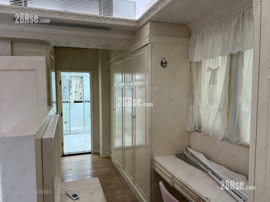 The Beverly Hills Rental 5+ Bedrooms 2,067 ft²