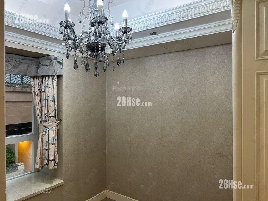 The Beverly Hills Rental 5+ Bedrooms 2,067 ft²