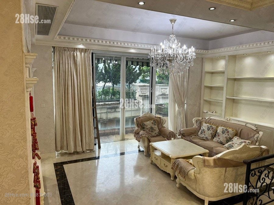The Beverly Hills Rental 5+ Bedrooms 2,067 ft²