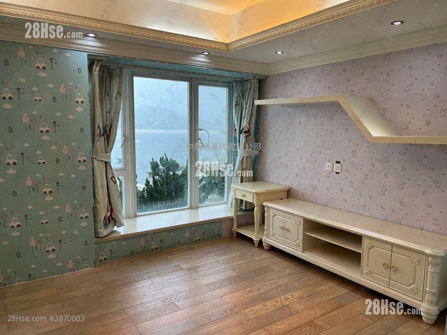 The Beverly Hills Rental 5+ Bedrooms 2,067 ft²