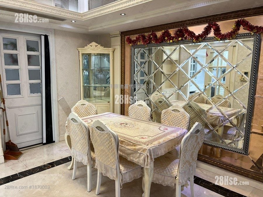 The Beverly Hills Rental 5+ Bedrooms 2,067 ft²