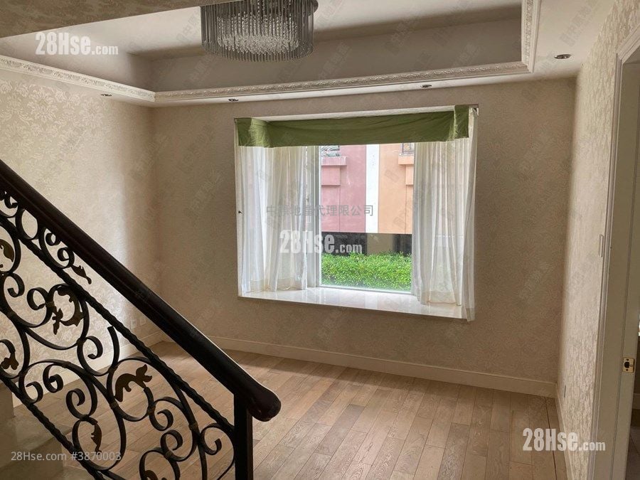 The Beverly Hills Rental 5+ Bedrooms 2,067 ft²