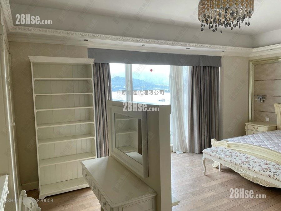 The Beverly Hills Rental 5+ Bedrooms 2,067 ft²