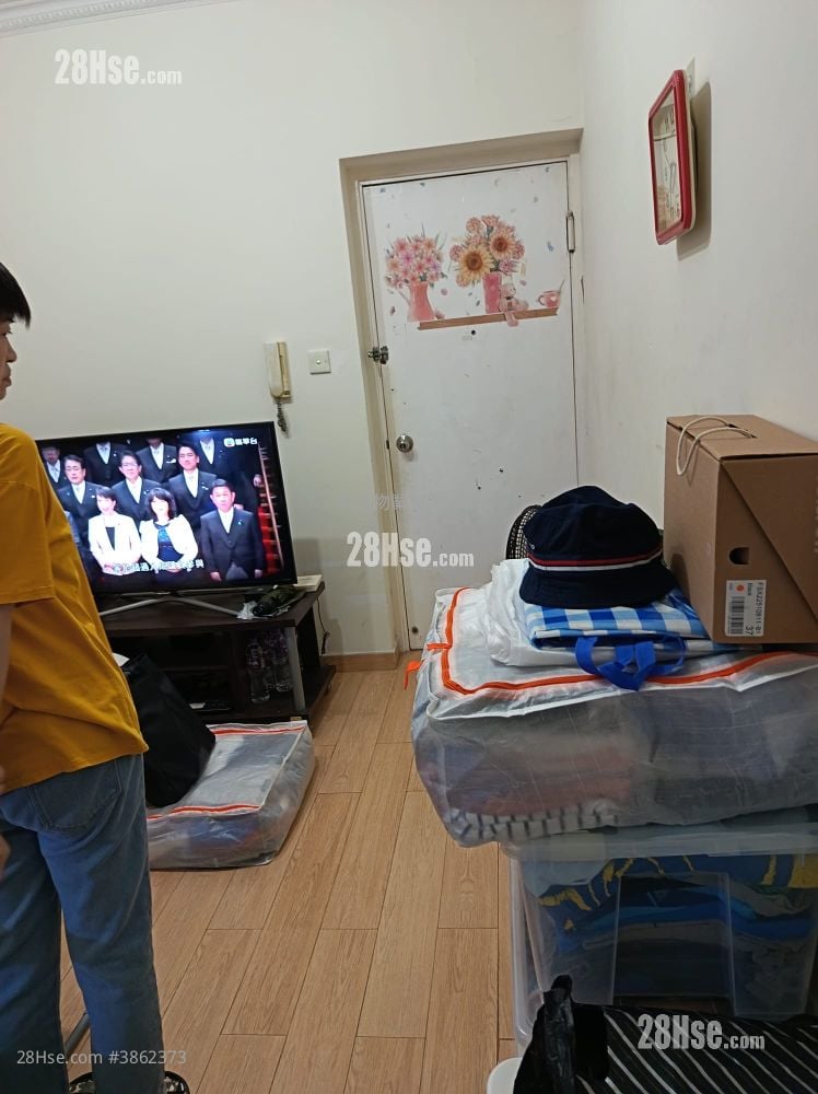 Wah Po Building Rental 2 Bedrooms , 1 Bathroom 305 ft²
