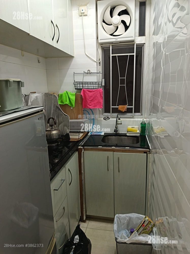 Wah Po Building Rental 2 Bedrooms , 1 Bathroom 305 ft²