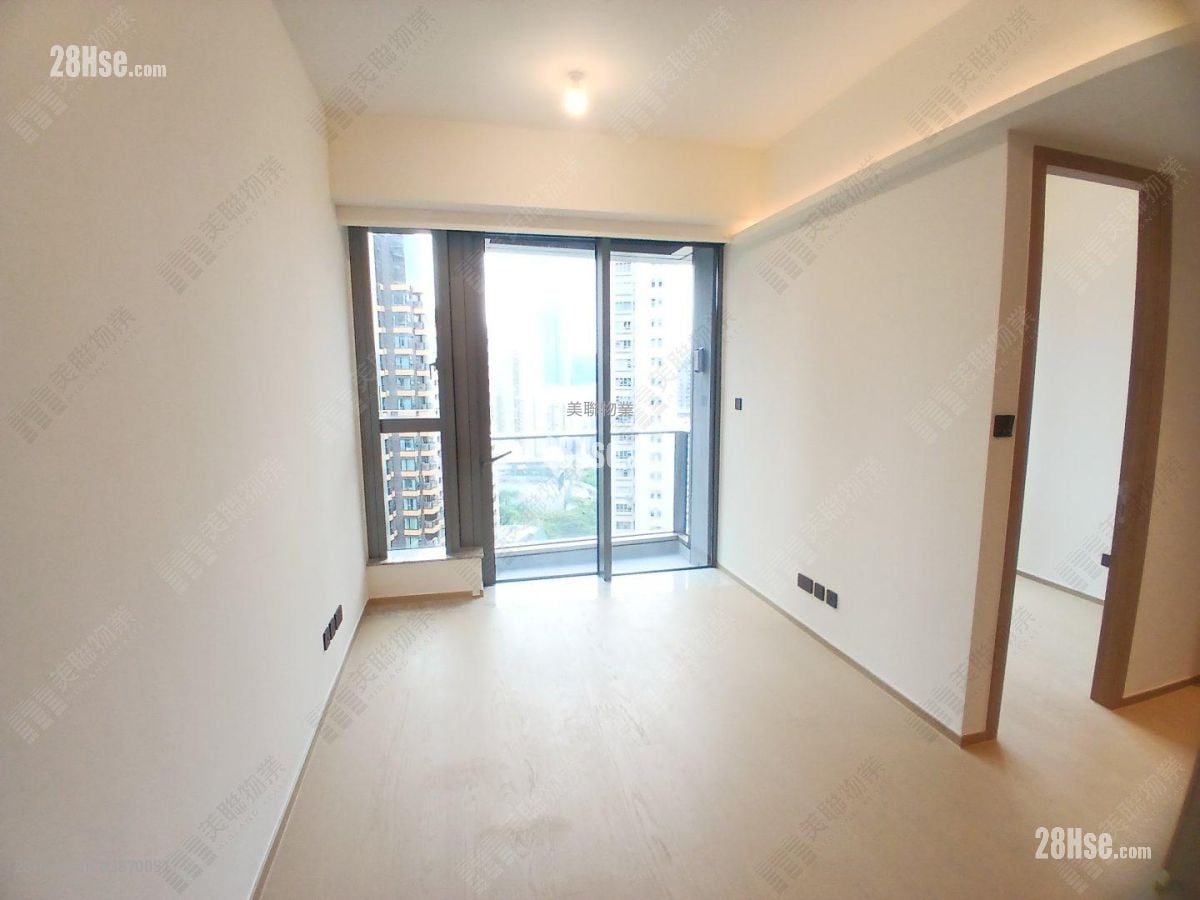 In One Rental 2 Bedrooms , 1 Bathroom 466 ft²