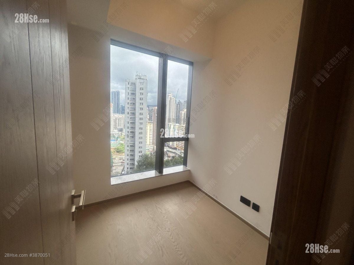 In One Rental 2 Bedrooms , 1 Bathroom 466 ft²