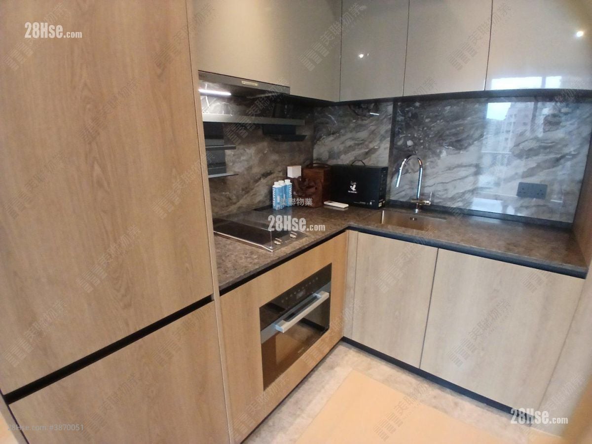 In One Rental 2 Bedrooms , 1 Bathroom 466 ft²