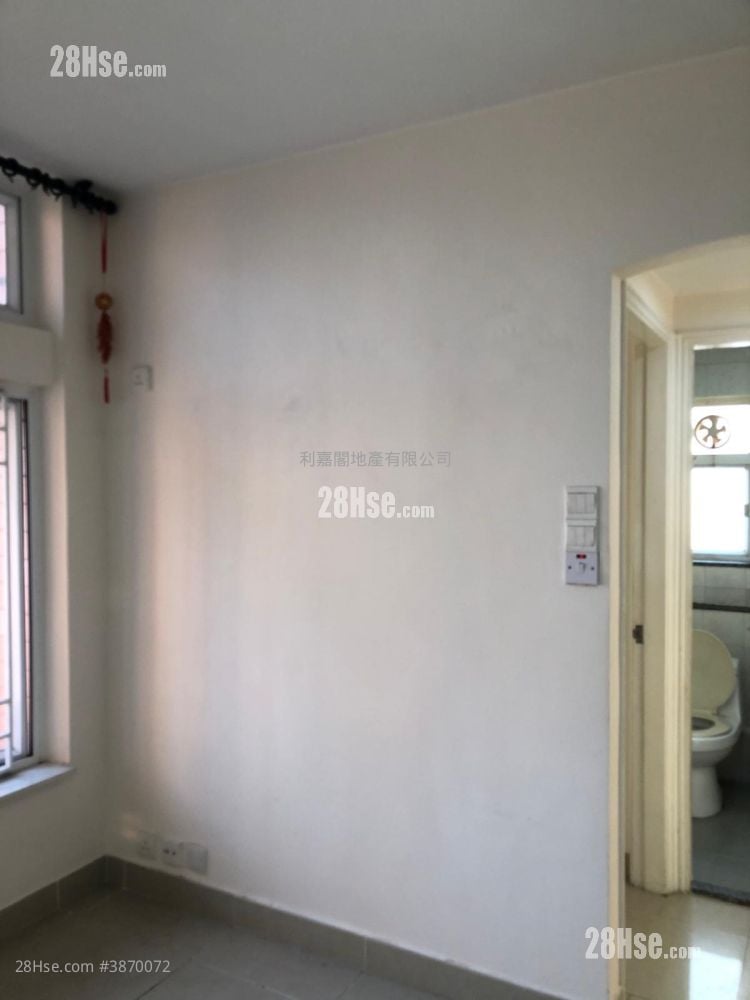 Hong Kong Gold Coast Sell 2 Bedrooms 476 ft²