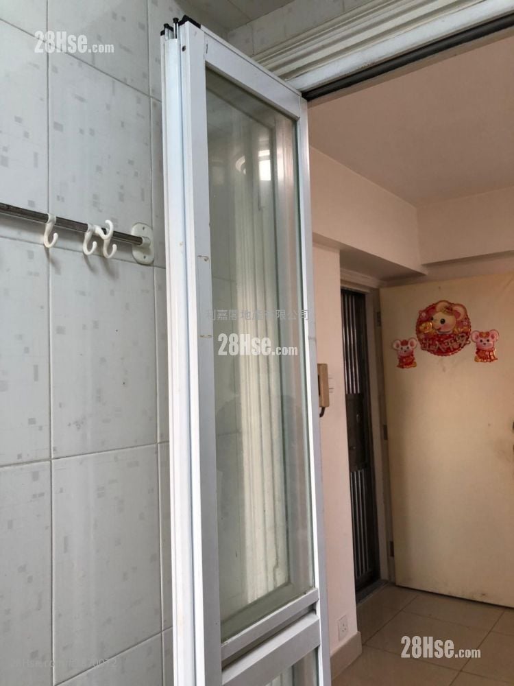 Hong Kong Gold Coast Sell 2 Bedrooms 476 ft²