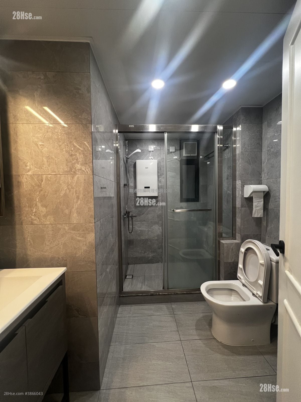Jubilant Place Rental 4 Bedrooms , 2 Bathrooms 778 ft²