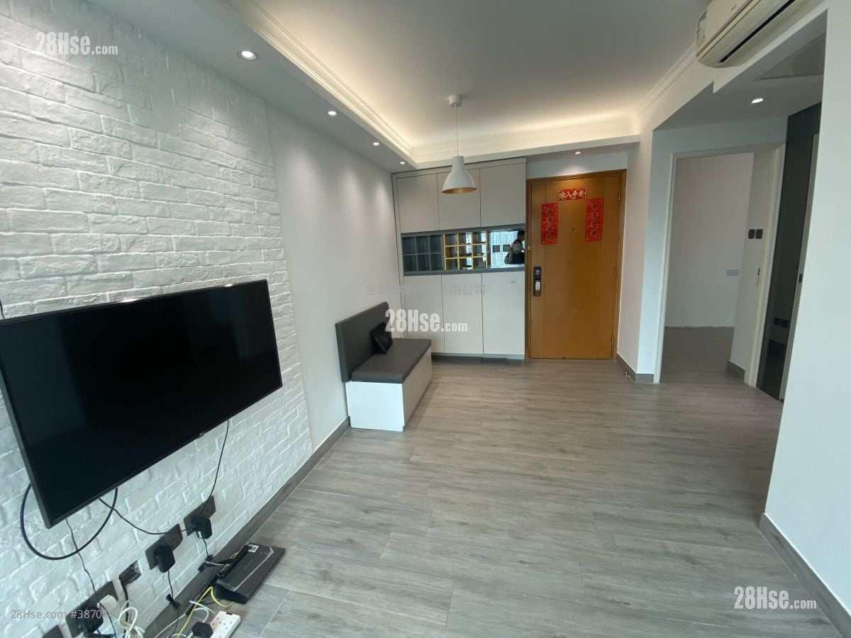 Queen's Terrace Rental 2 Bedrooms , 1 Bathroom 411 ft²