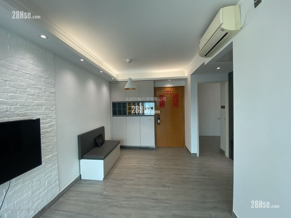 Queen's Terrace Rental 2 Bedrooms , 1 Bathroom 411 ft²