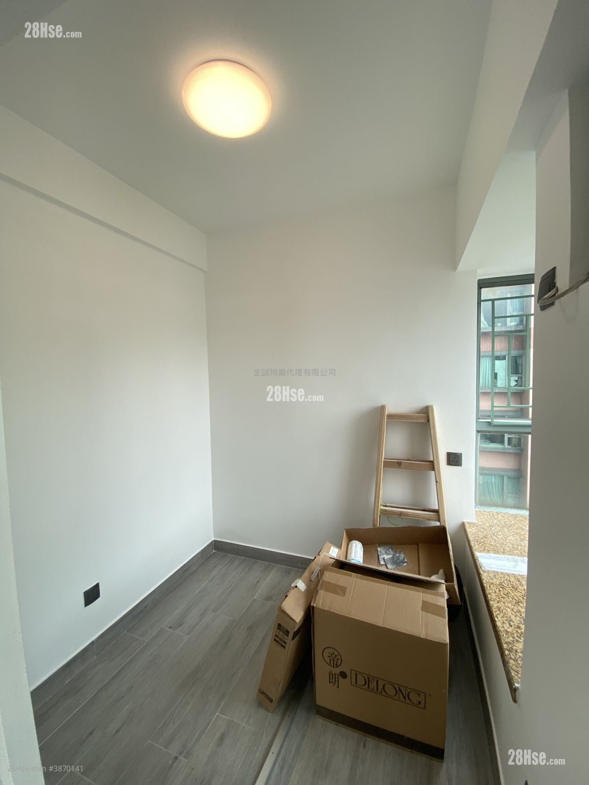 Queen's Terrace Rental 2 Bedrooms , 1 Bathroom 411 ft²