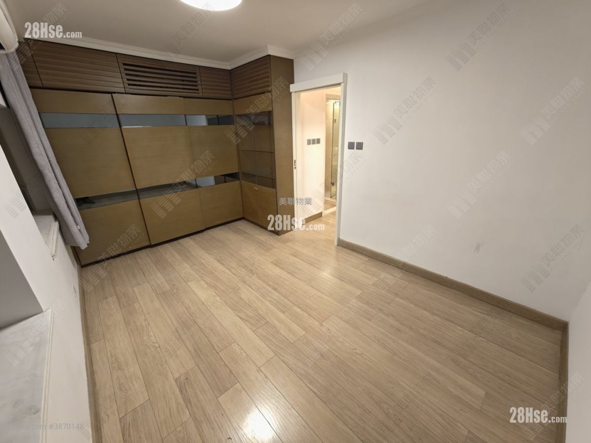 master room: Riviera Gardens Rental 2 Bedrooms , 1 Bathroom 592 ft²