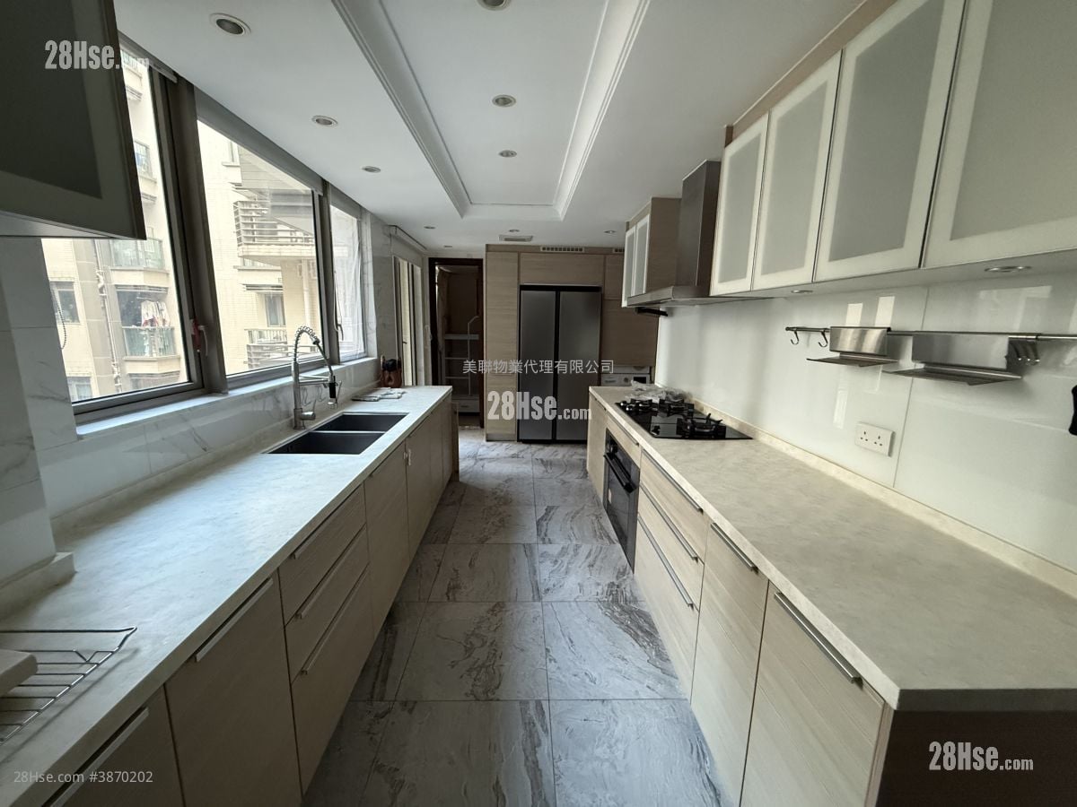 kitchen: Mayfair By The Sea Rental 3 Bathrooms 1,774 ft²