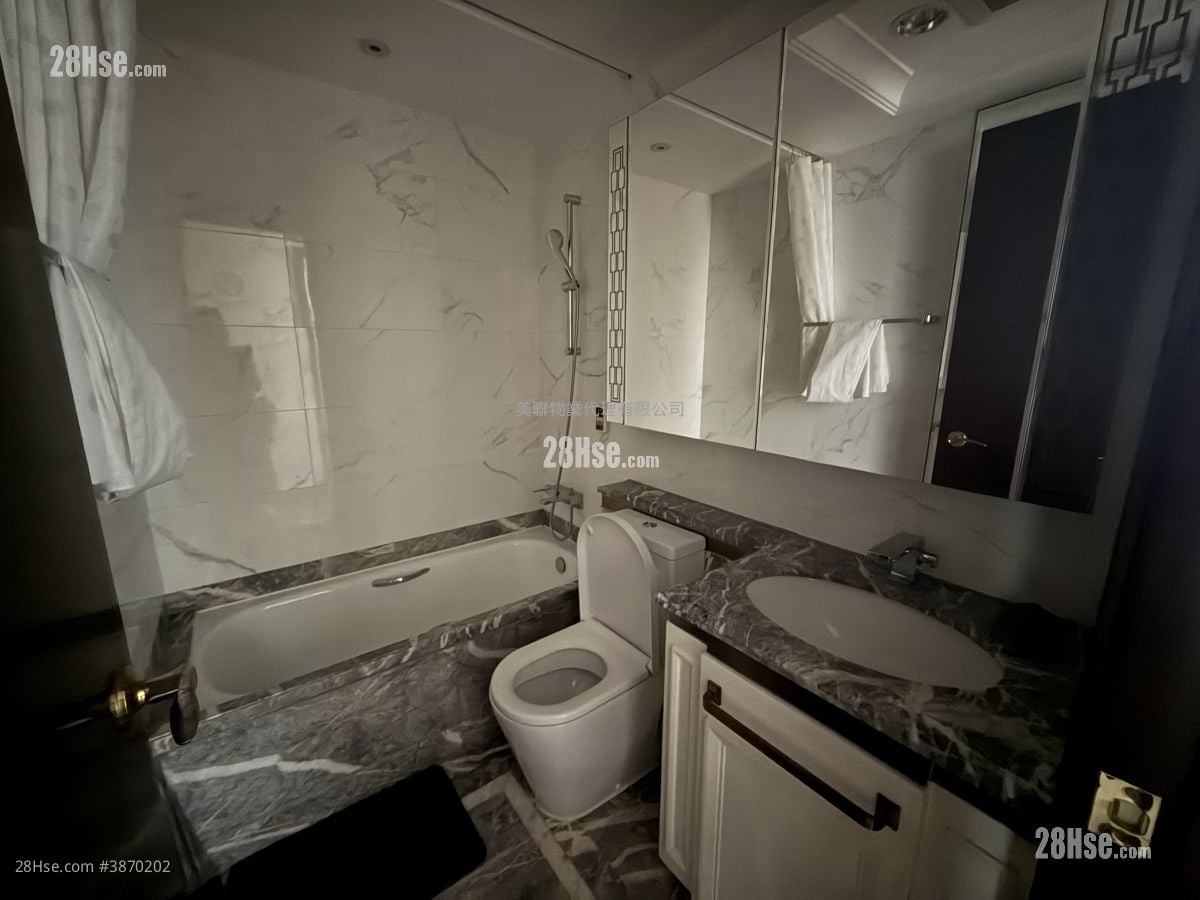 bathroom: Mayfair By The Sea Rental 3 Bathrooms 1,774 ft²