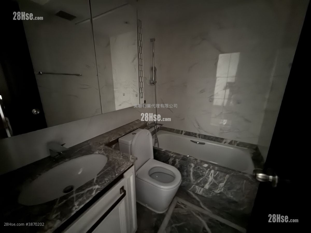 bathroom: Mayfair By The Sea Rental 3 Bathrooms 1,774 ft²