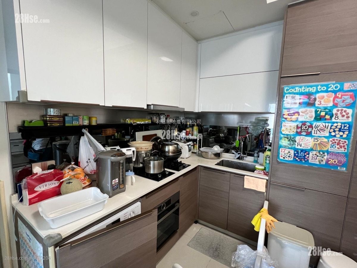 Aurora Sell 3 Bedrooms , 2 Bathrooms 644 ft²