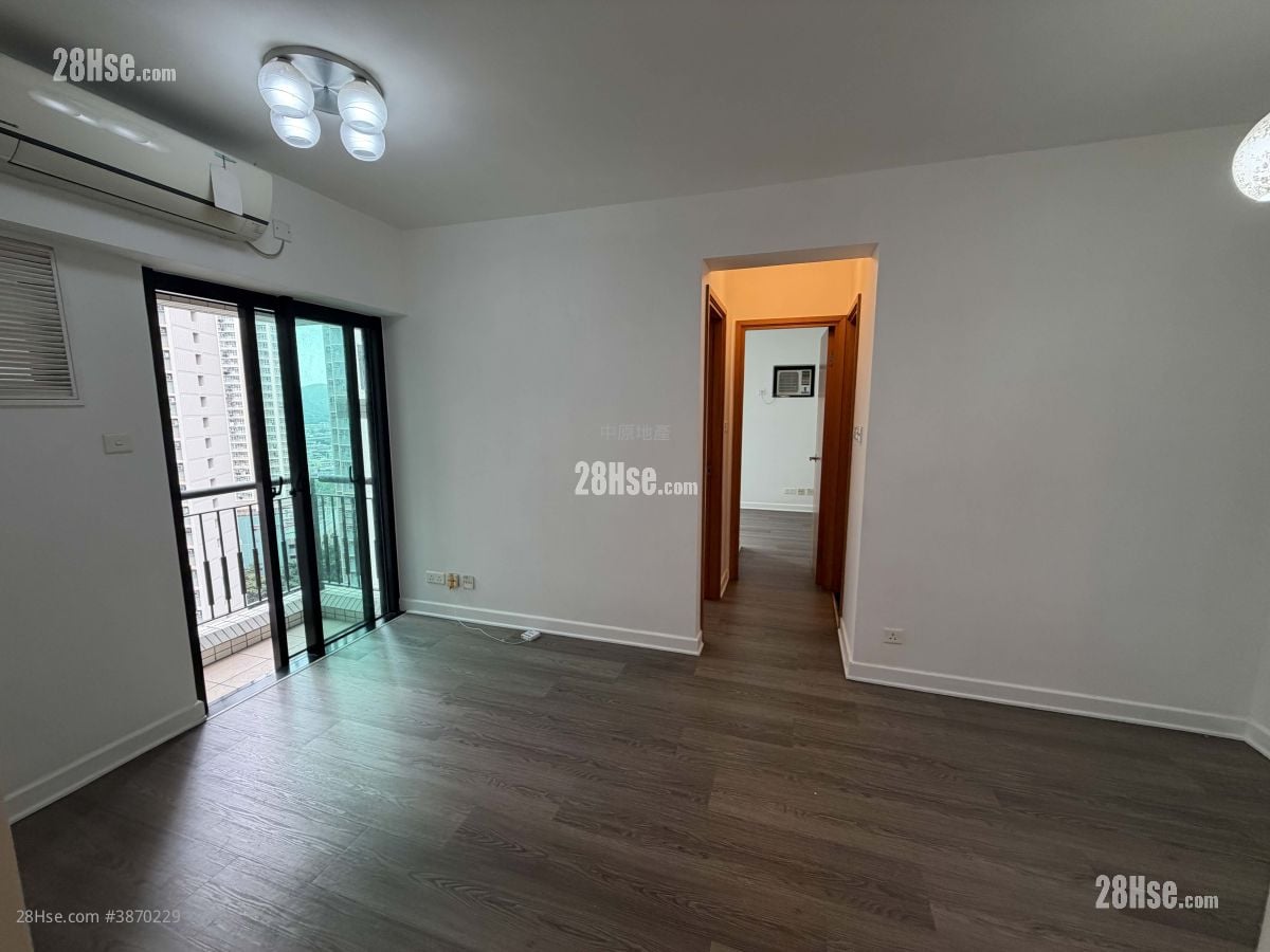 living room: Beneville Sell 2 Bedrooms , 1 Bathroom 445 ft²