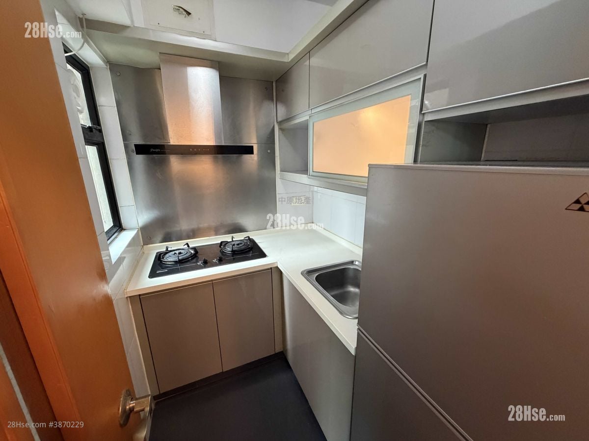 kitchen: Beneville Sell 2 Bedrooms , 1 Bathroom 445 ft²