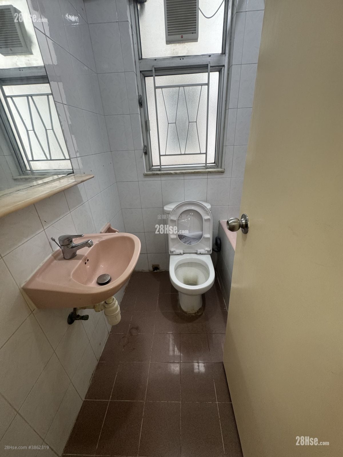 Apartment Rental 2 Bedrooms , 1 Bathroom 297 ft²