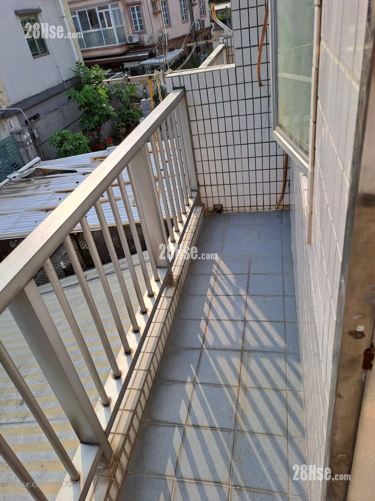 1/F高層有天台400尺1房