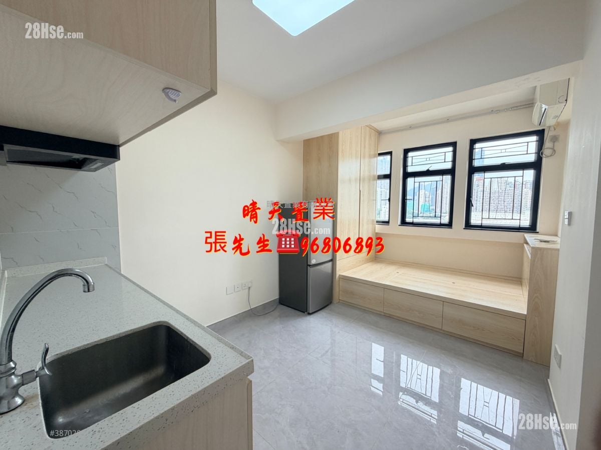 Man Wai Building Rental Studio , 1 Bathroom 180 ft²