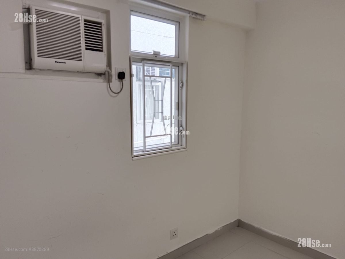 Wyler Gardens Rental 2 Bedrooms , 1 Bathroom 369 ft²