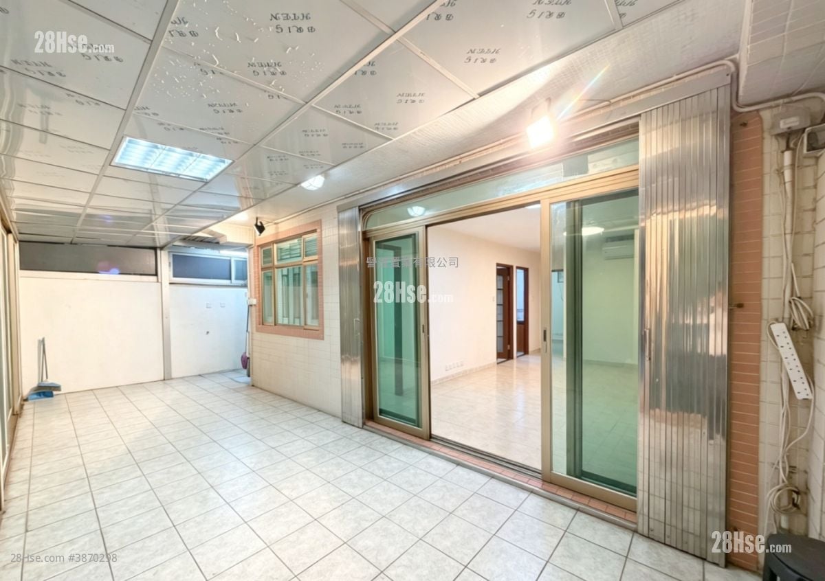 Village Rental 3 Bedrooms , 2 Bathrooms 700 ft²