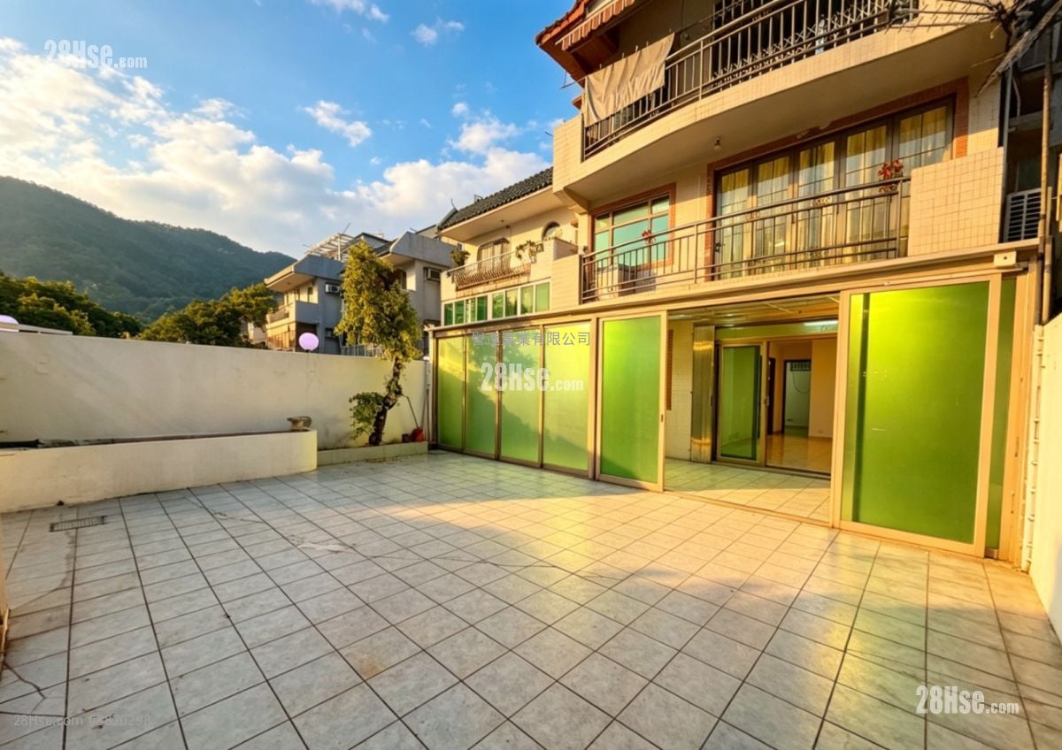 Village Rental 3 Bedrooms , 2 Bathrooms 700 ft²