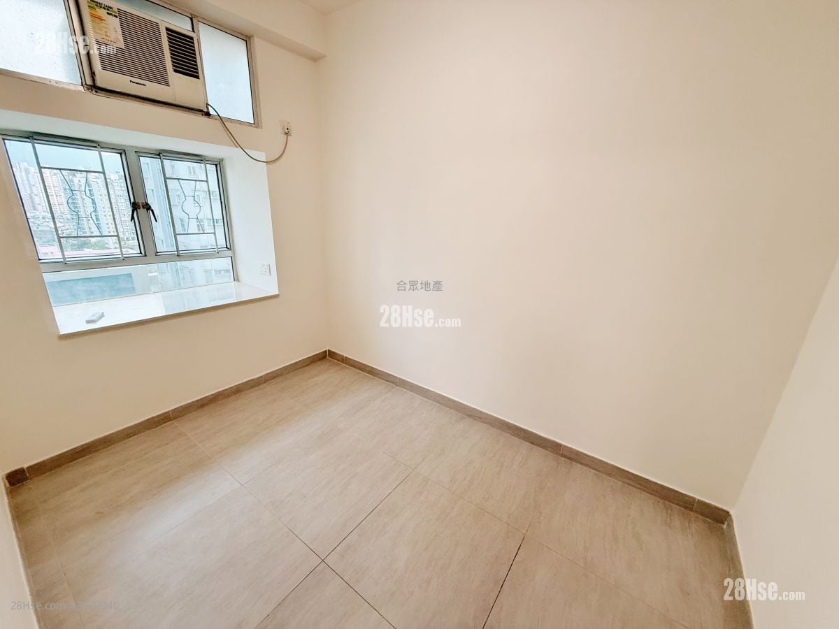 Jade Plaza Rental 269 ft²
