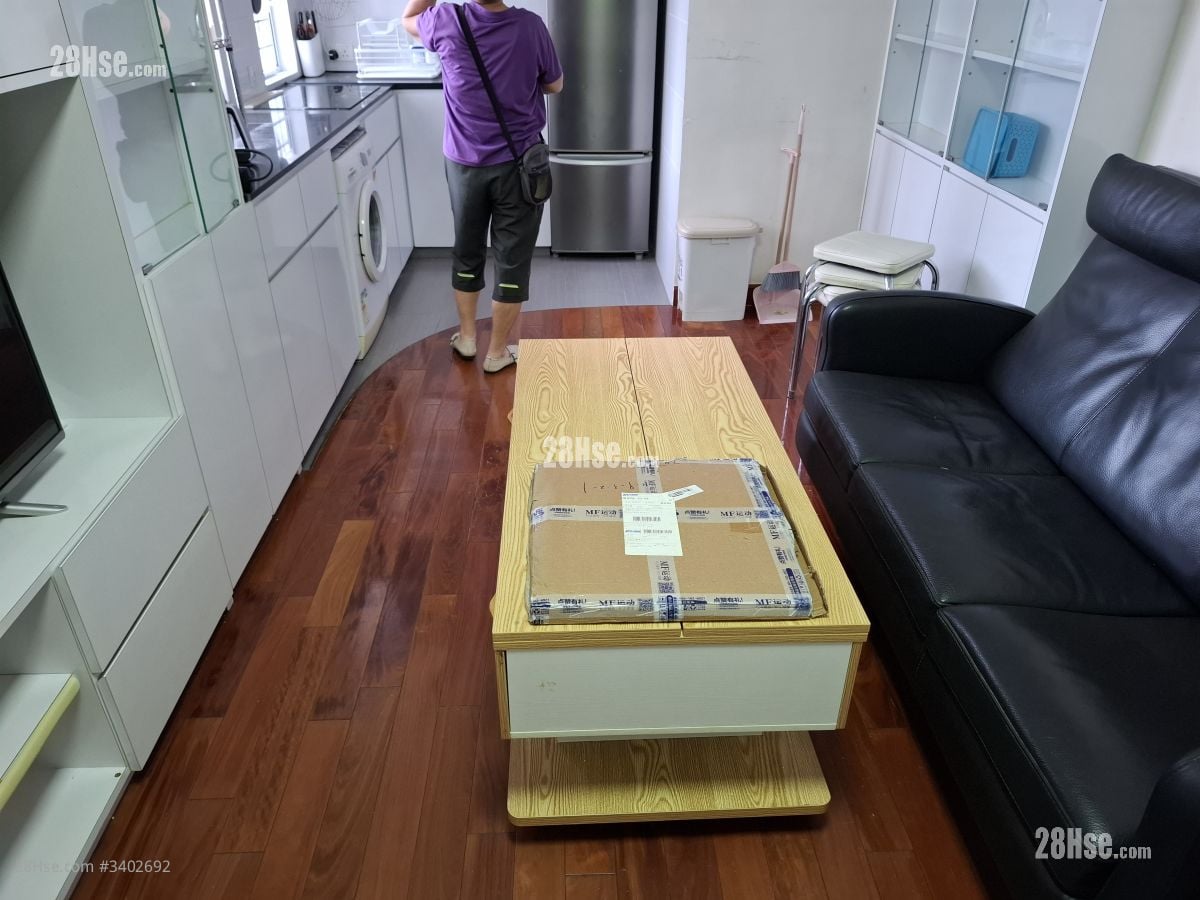 Tak Bo Building Rental 2 Bedrooms , 1 Bathroom 389 ft²