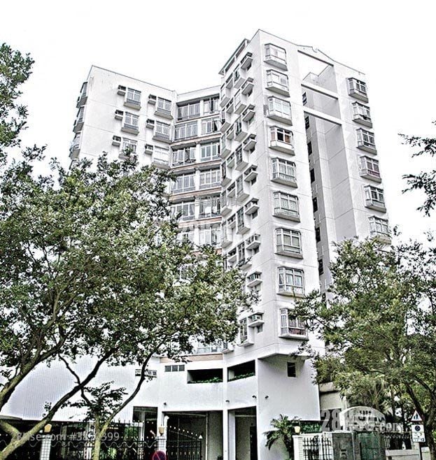 大廈外觀: 百福花園 售盤 4 房 , 2 浴室 888 平方呎