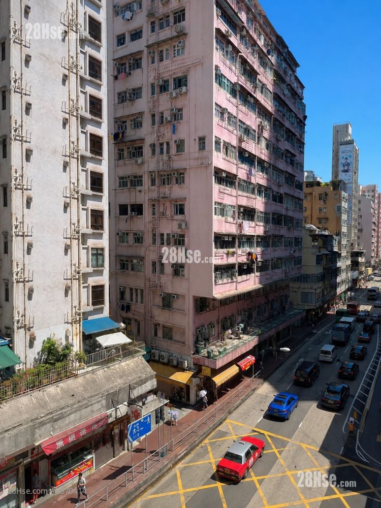Diamond Building Sell 3 Bedrooms , 3 Bathrooms 578 ft²