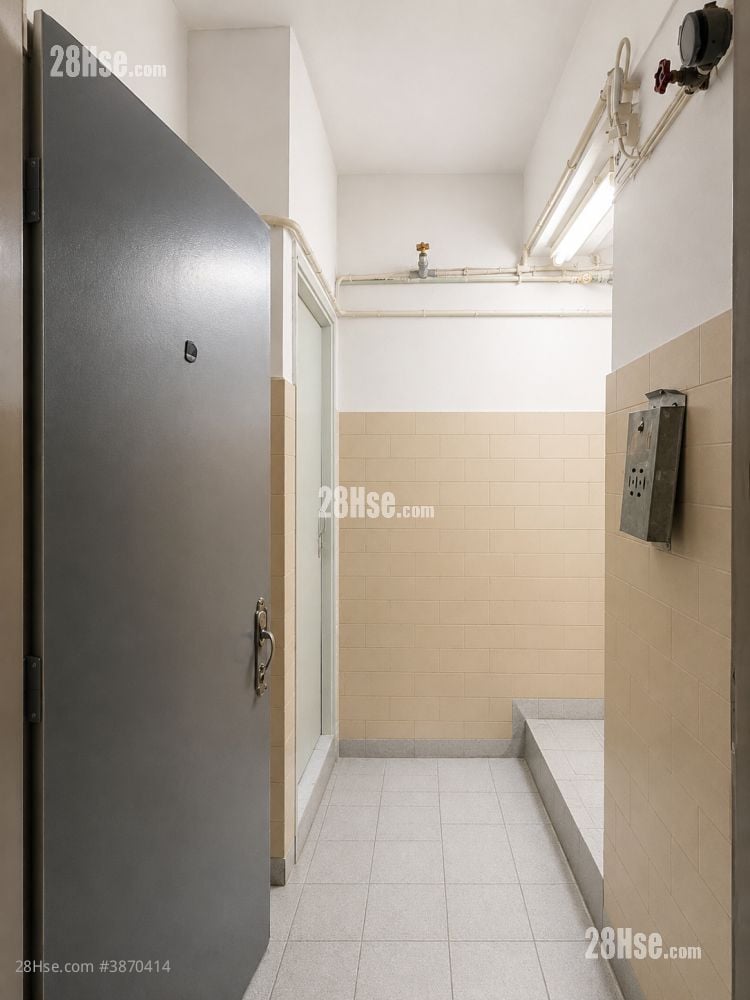 Diamond Building Sell 3 Bedrooms , 3 Bathrooms 578 ft²