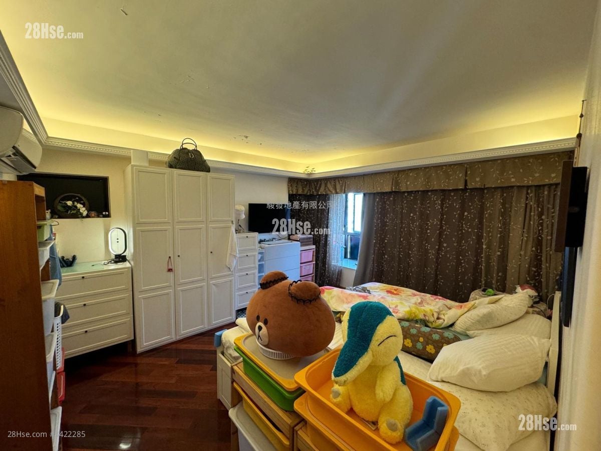 Parc Royale Sell 3 Bedrooms , 2 Bathrooms 1,241 ft²