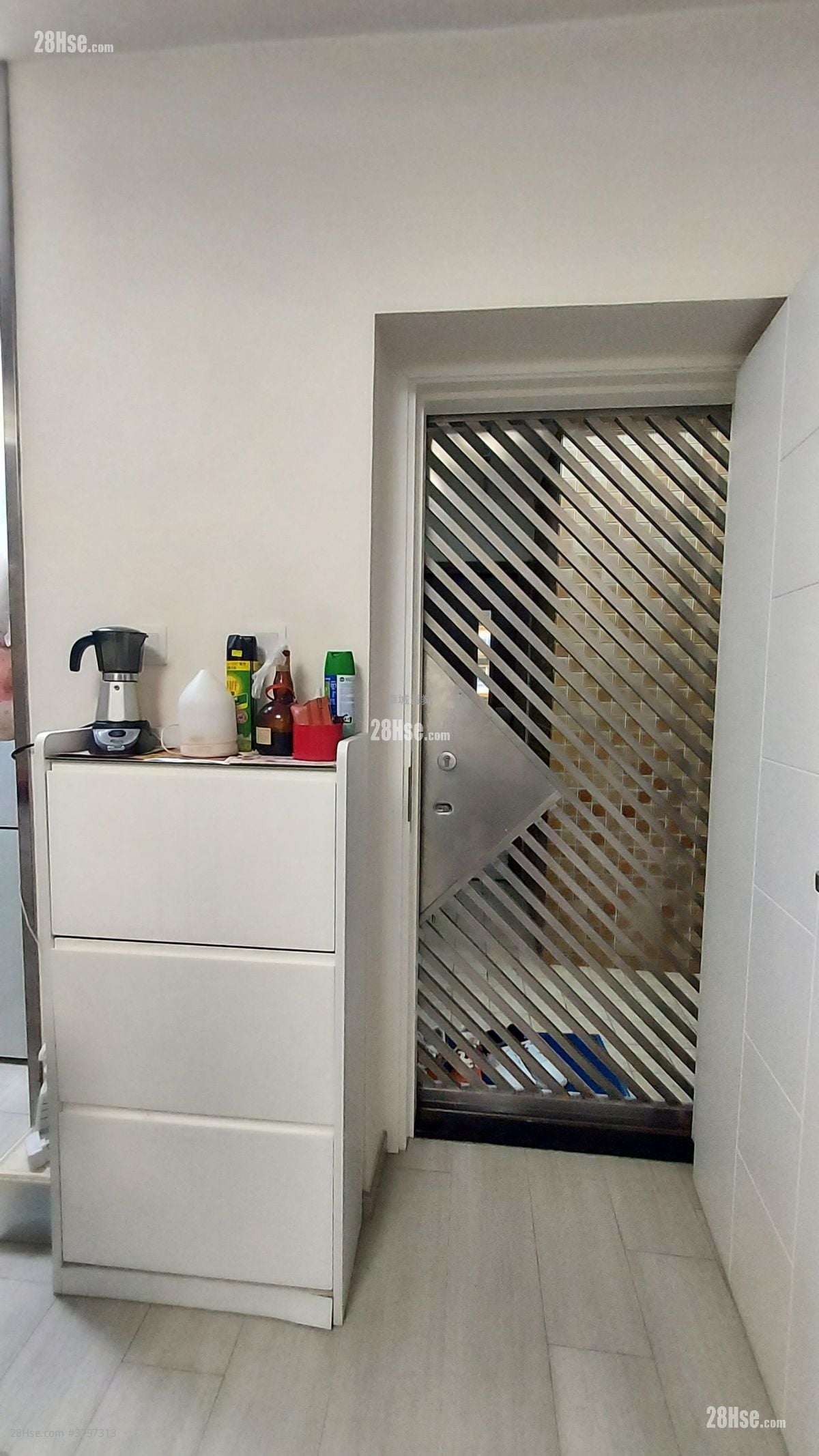 Yen Po Court Sell 2 Bedrooms , 1 Bathroom 305 ft²