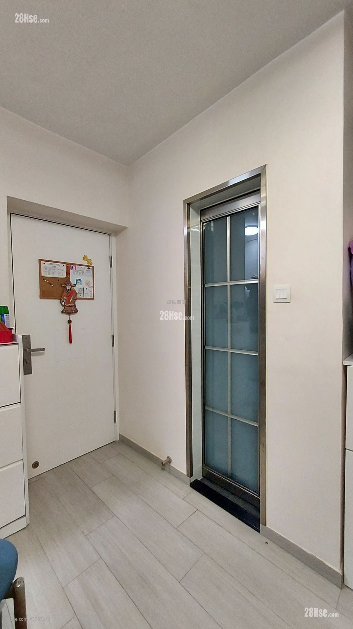 Yen Po Court Sell 2 Bedrooms , 1 Bathroom 305 ft²