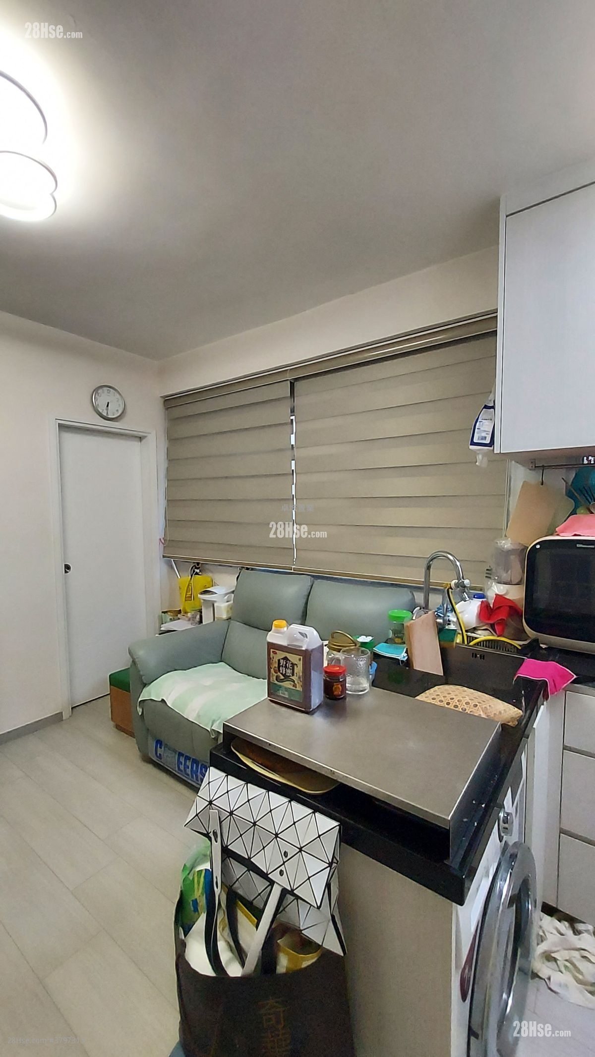 Yen Po Court Sell 2 Bedrooms , 1 Bathroom 305 ft²
