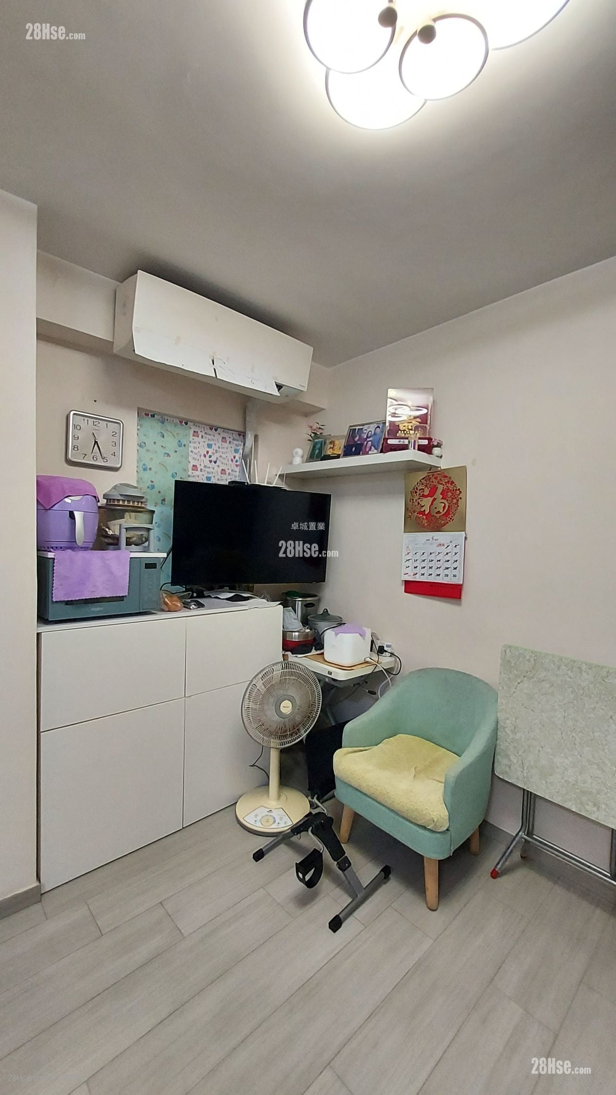 Yen Po Court Sell 2 Bedrooms , 1 Bathroom 305 ft²