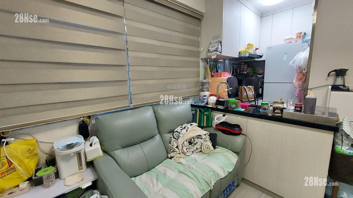 Yen Po Court Sell 2 Bedrooms , 1 Bathroom 305 ft²