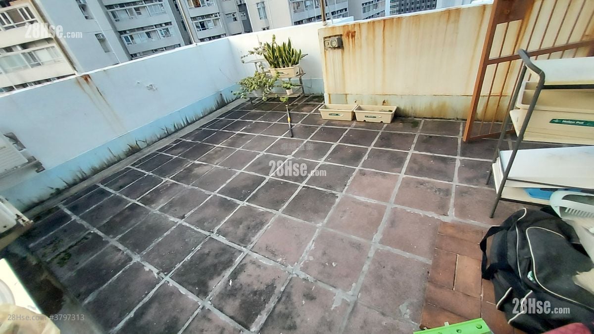 Yen Po Court Sell 2 Bedrooms , 1 Bathroom 305 ft²