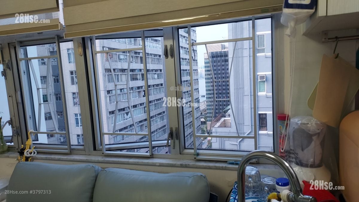 Yen Po Court Sell 2 Bedrooms , 1 Bathroom 305 ft²
