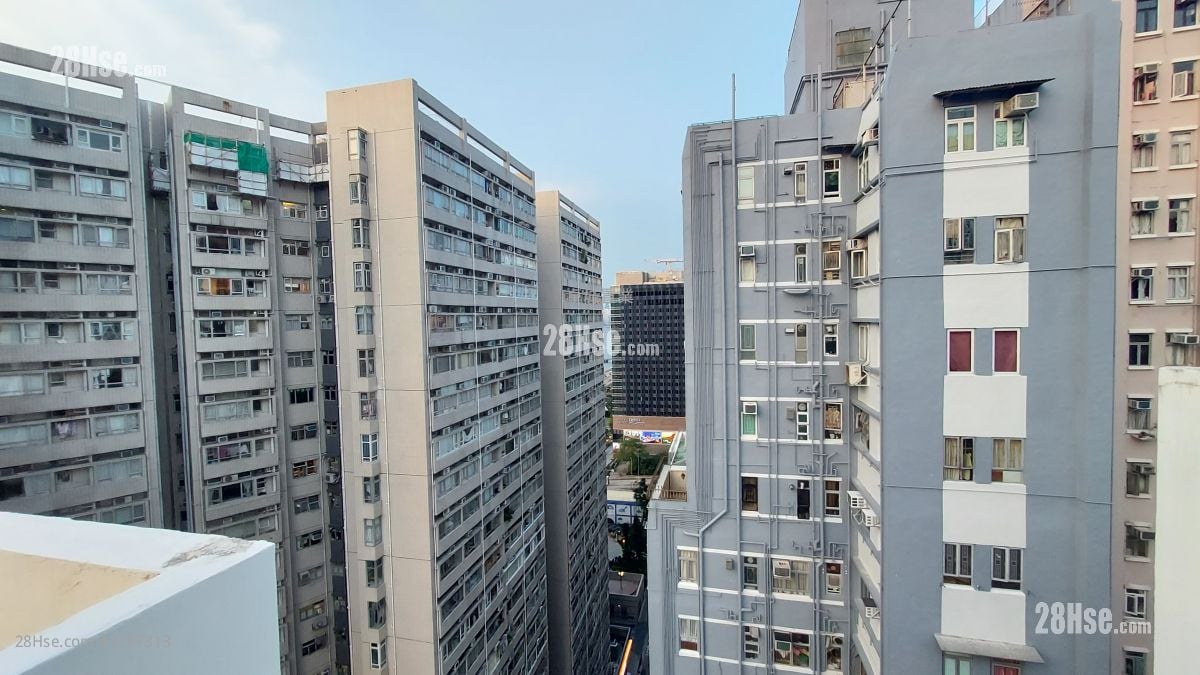 Yen Po Court Sell 2 Bedrooms , 1 Bathroom 305 ft²