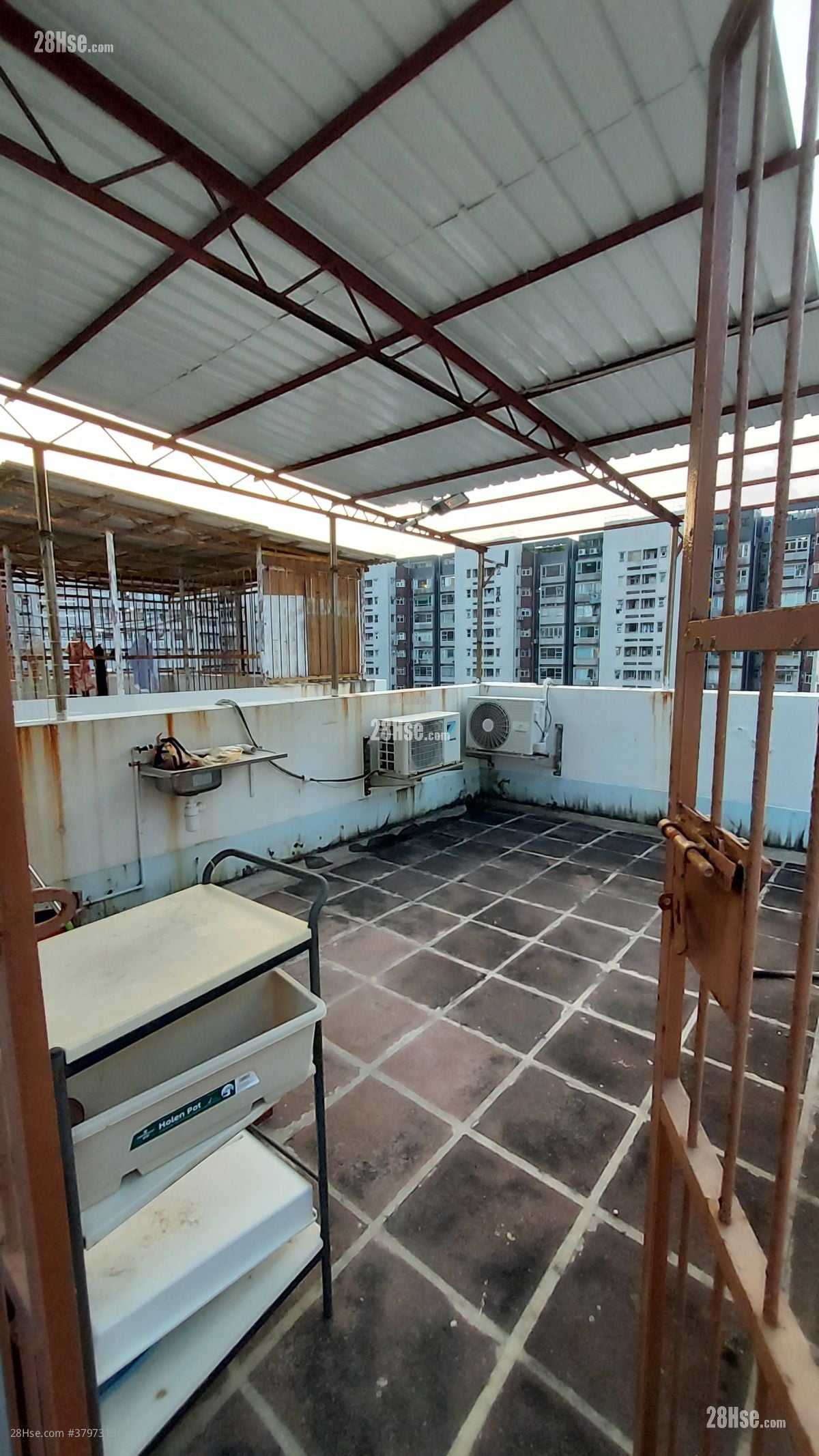 Yen Po Court Sell 2 Bedrooms , 1 Bathroom 305 ft²