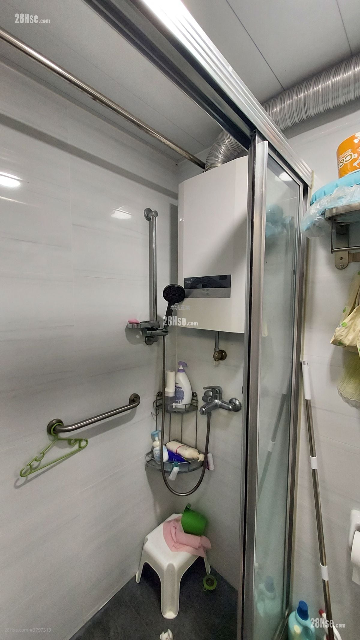 Yen Po Court Sell 2 Bedrooms , 1 Bathroom 305 ft²