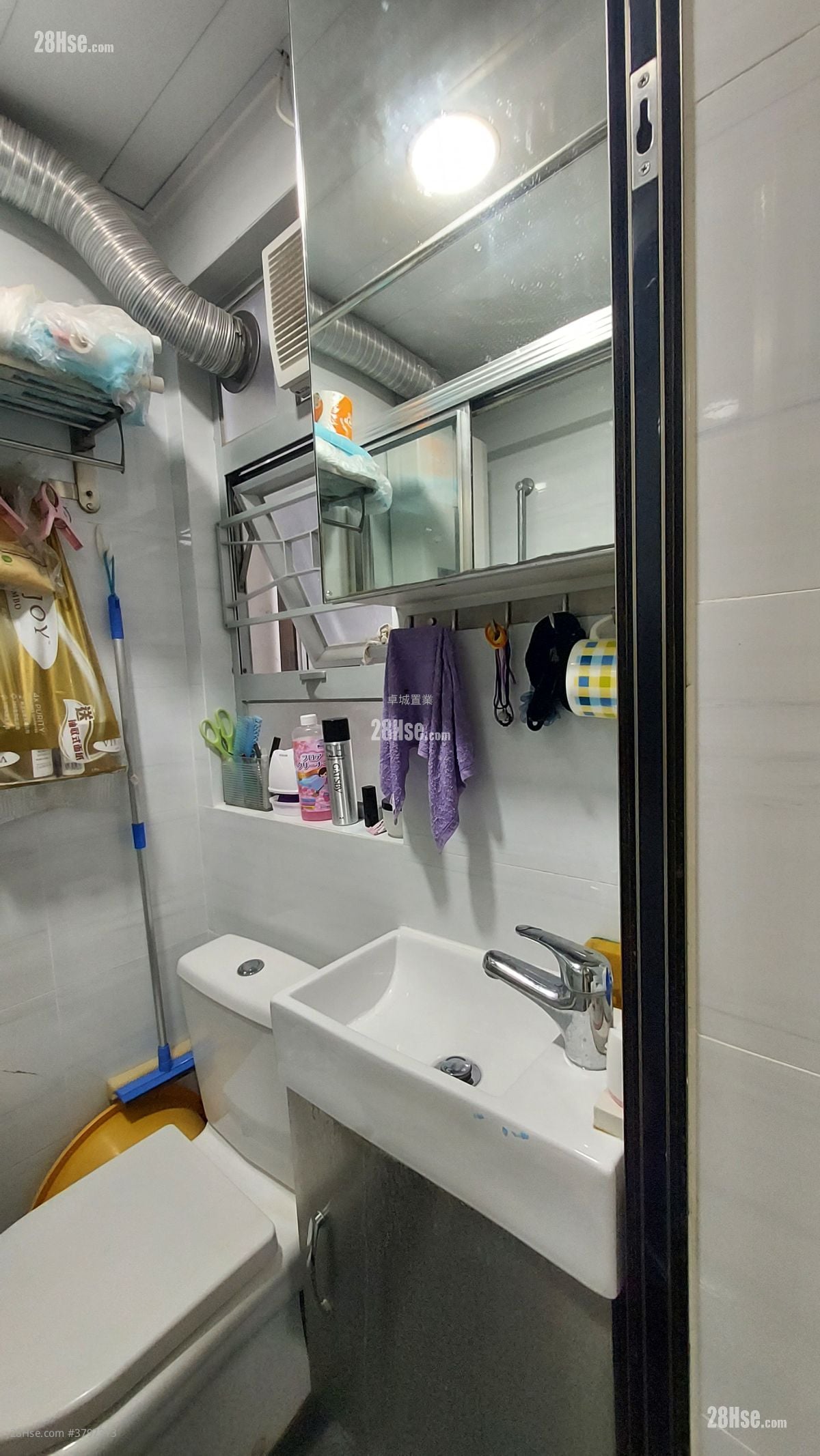 Yen Po Court Sell 2 Bedrooms , 1 Bathroom 305 ft²